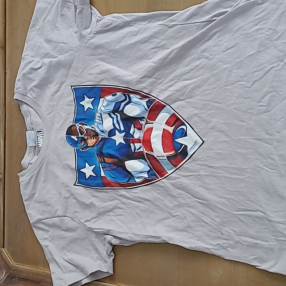 Marvel Captain America and The Falcon Tee Ladies Size Large